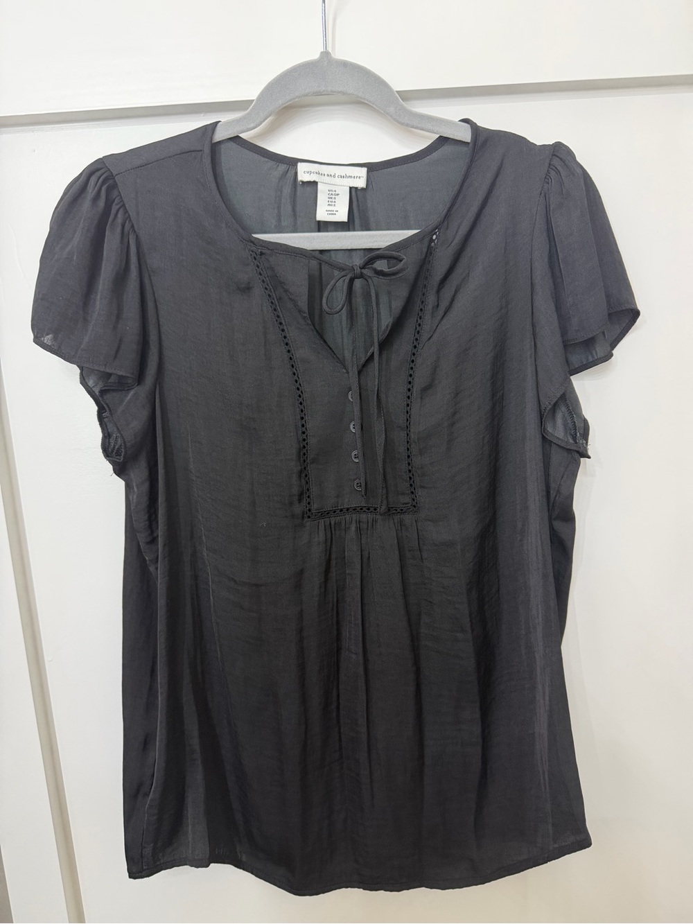cupcakes & cashmere Black Short-Sleeve Tie-Neck Peasant Blouse